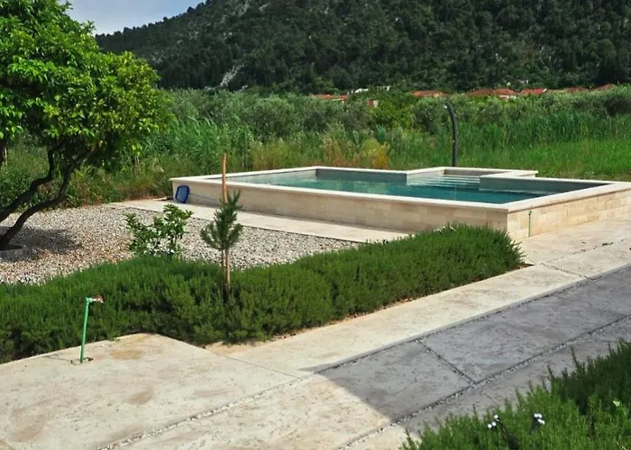 Dolina * Opuzen (Dubrovnik-Neretva)