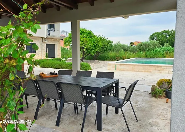 Dolina * Opuzen (Dubrovnik-Neretva)